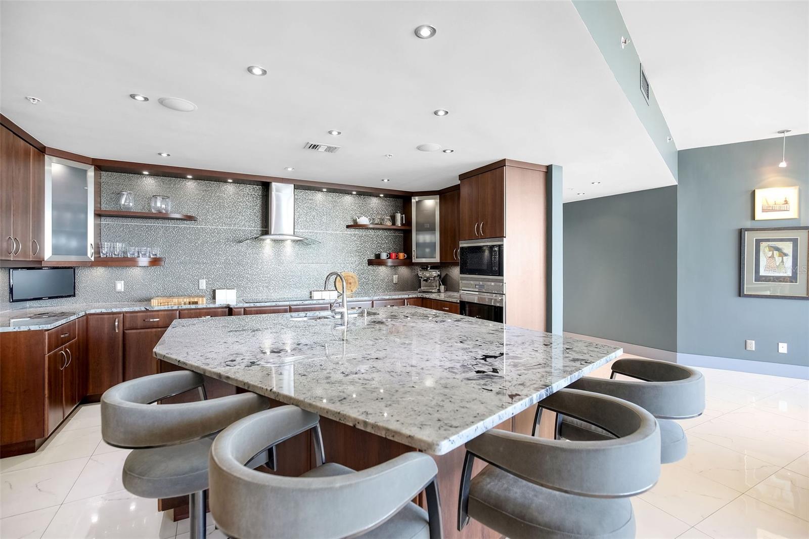 SIGNATURE PLACE CONDO - Residential