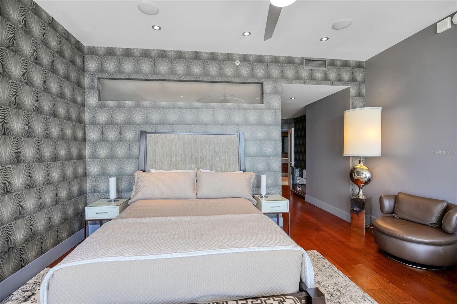 SIGNATURE PLACE CONDO - Residential