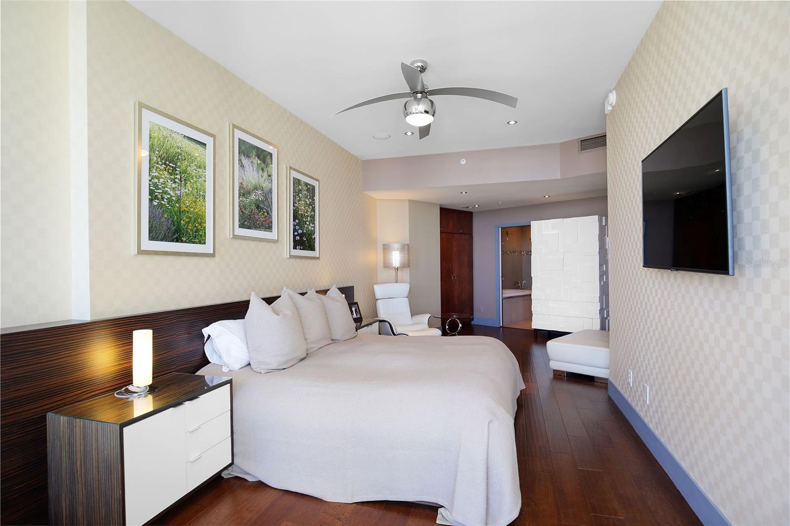 SIGNATURE PLACE CONDO - Residential
