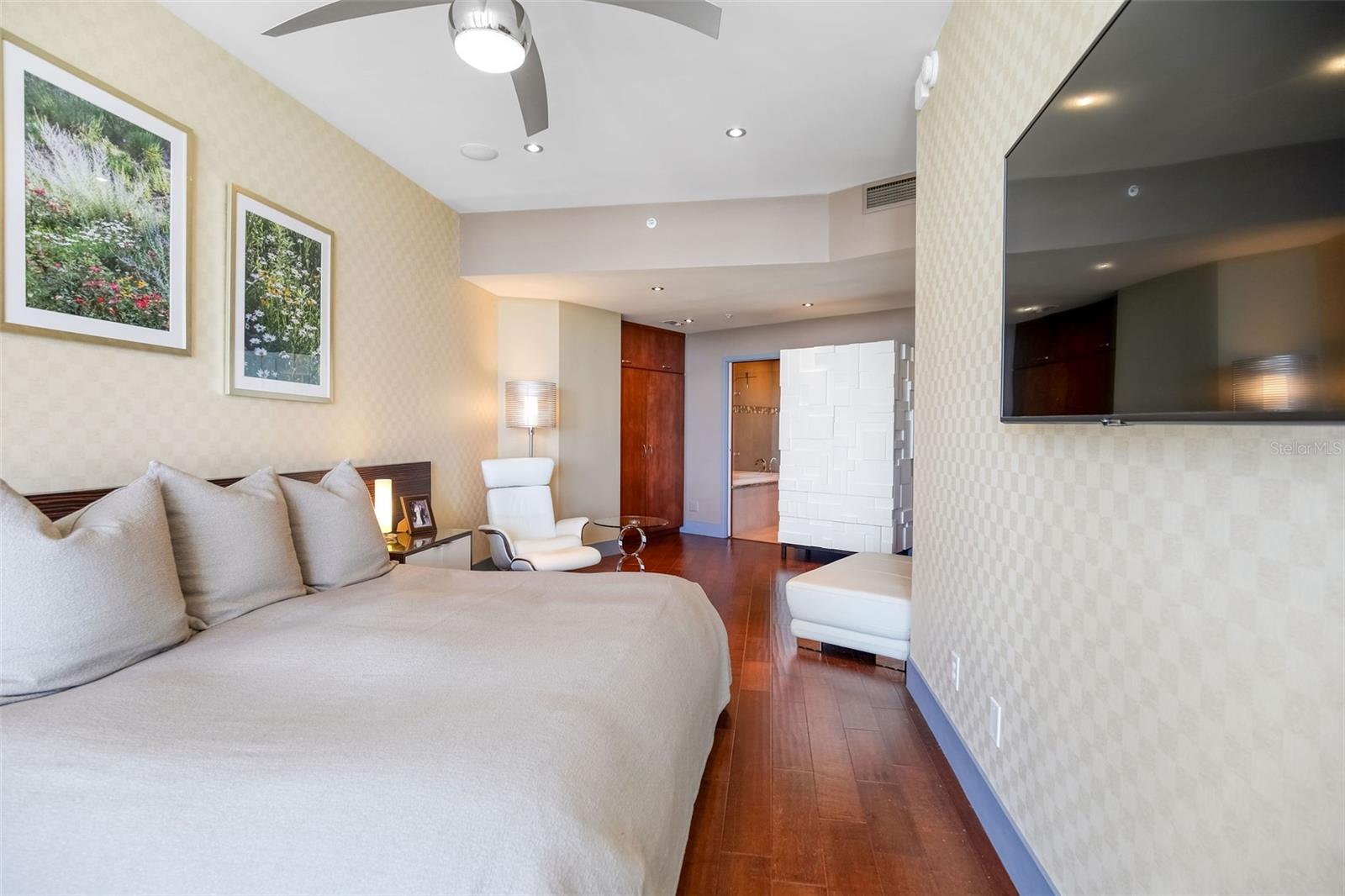 SIGNATURE PLACE CONDO - Residential