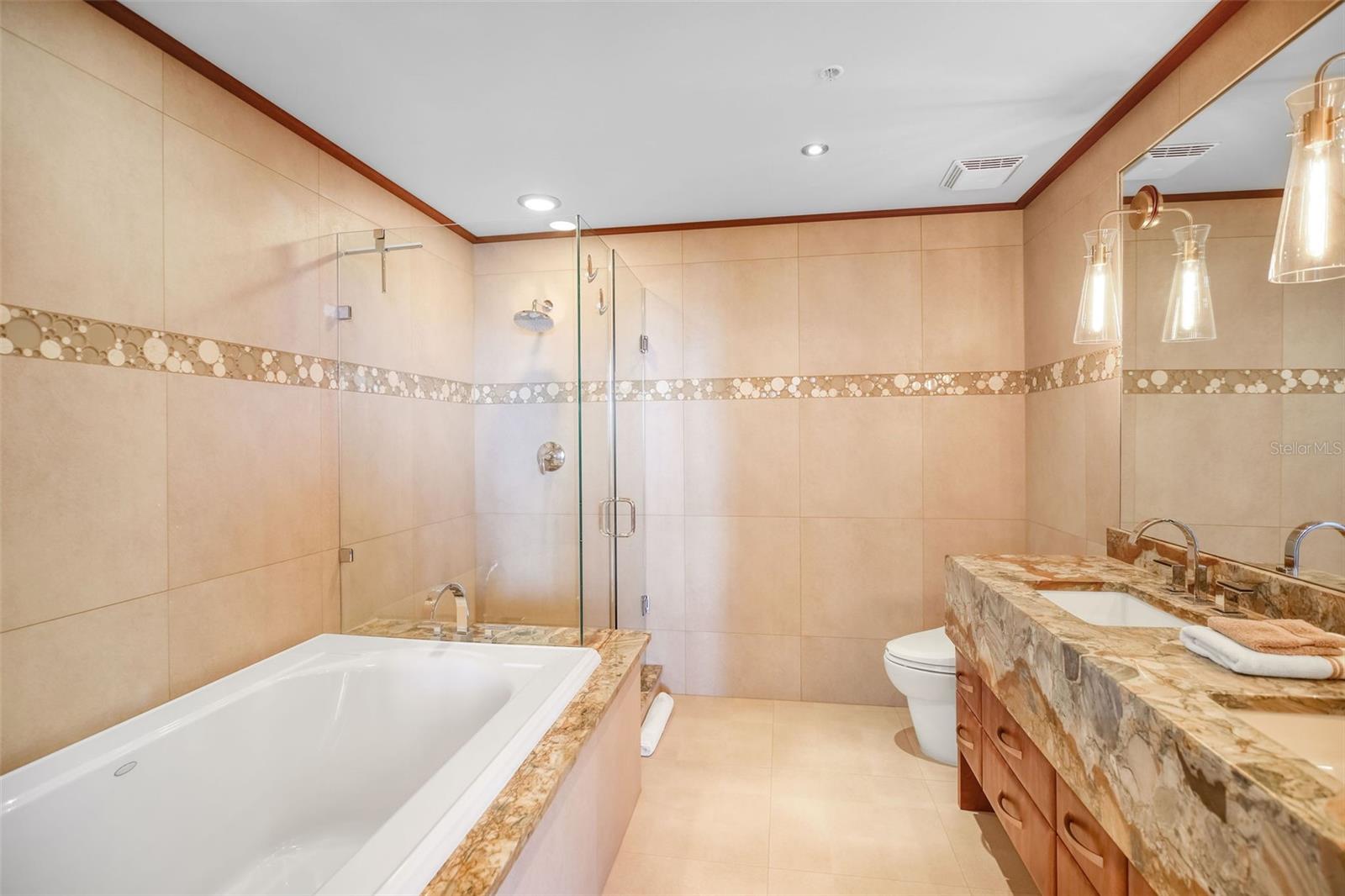 SIGNATURE PLACE CONDO - Residential