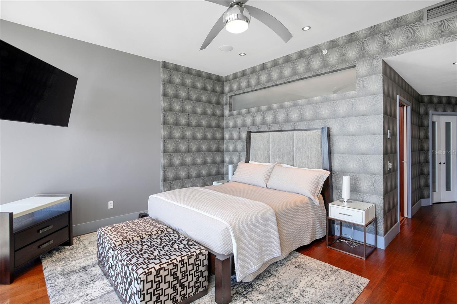 SIGNATURE PLACE CONDO - Residential