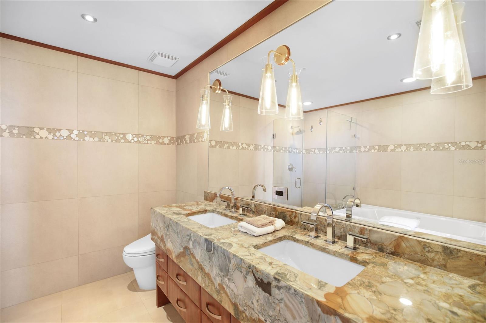 SIGNATURE PLACE CONDO - Residential