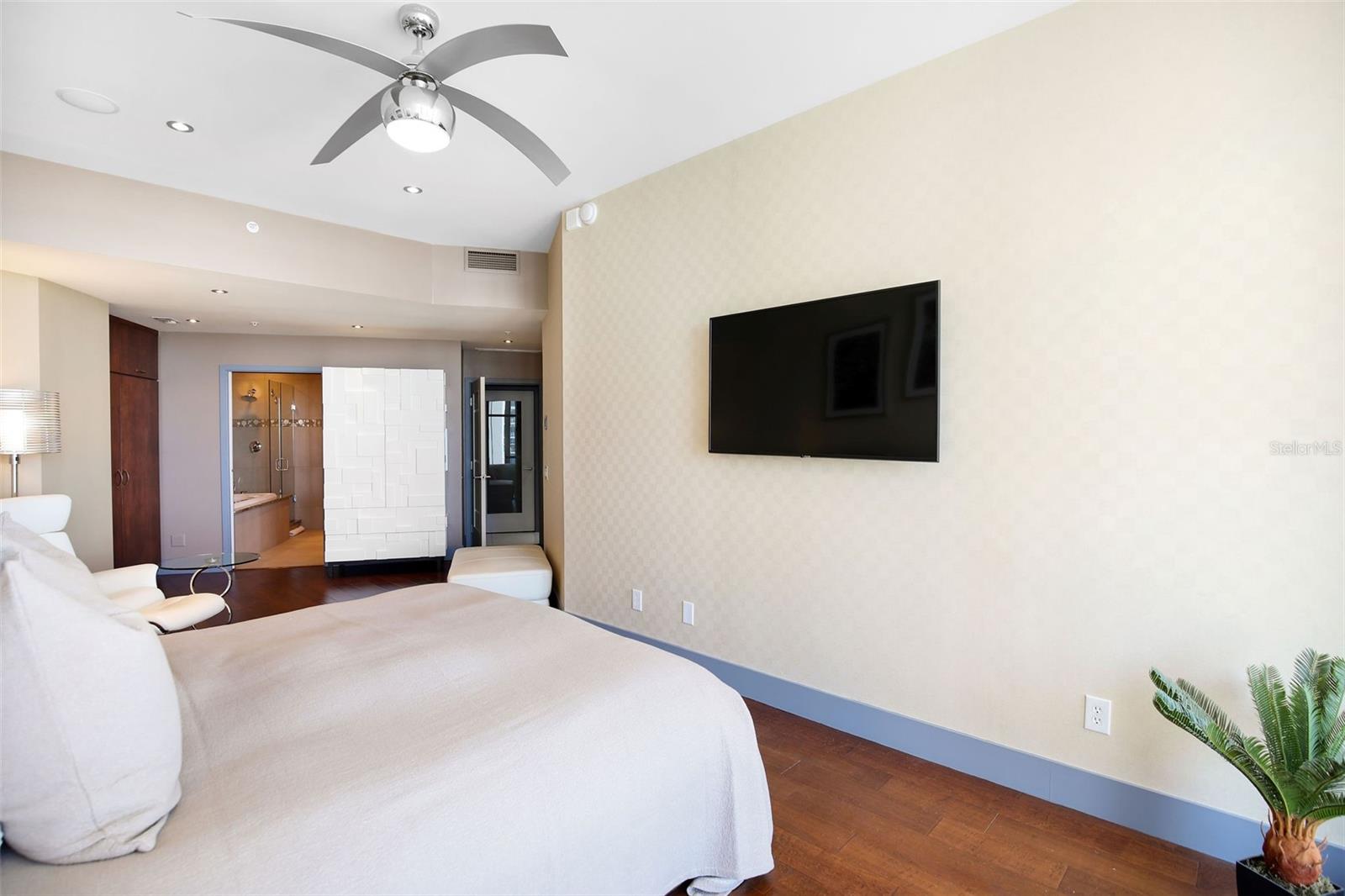 SIGNATURE PLACE CONDO - Residential