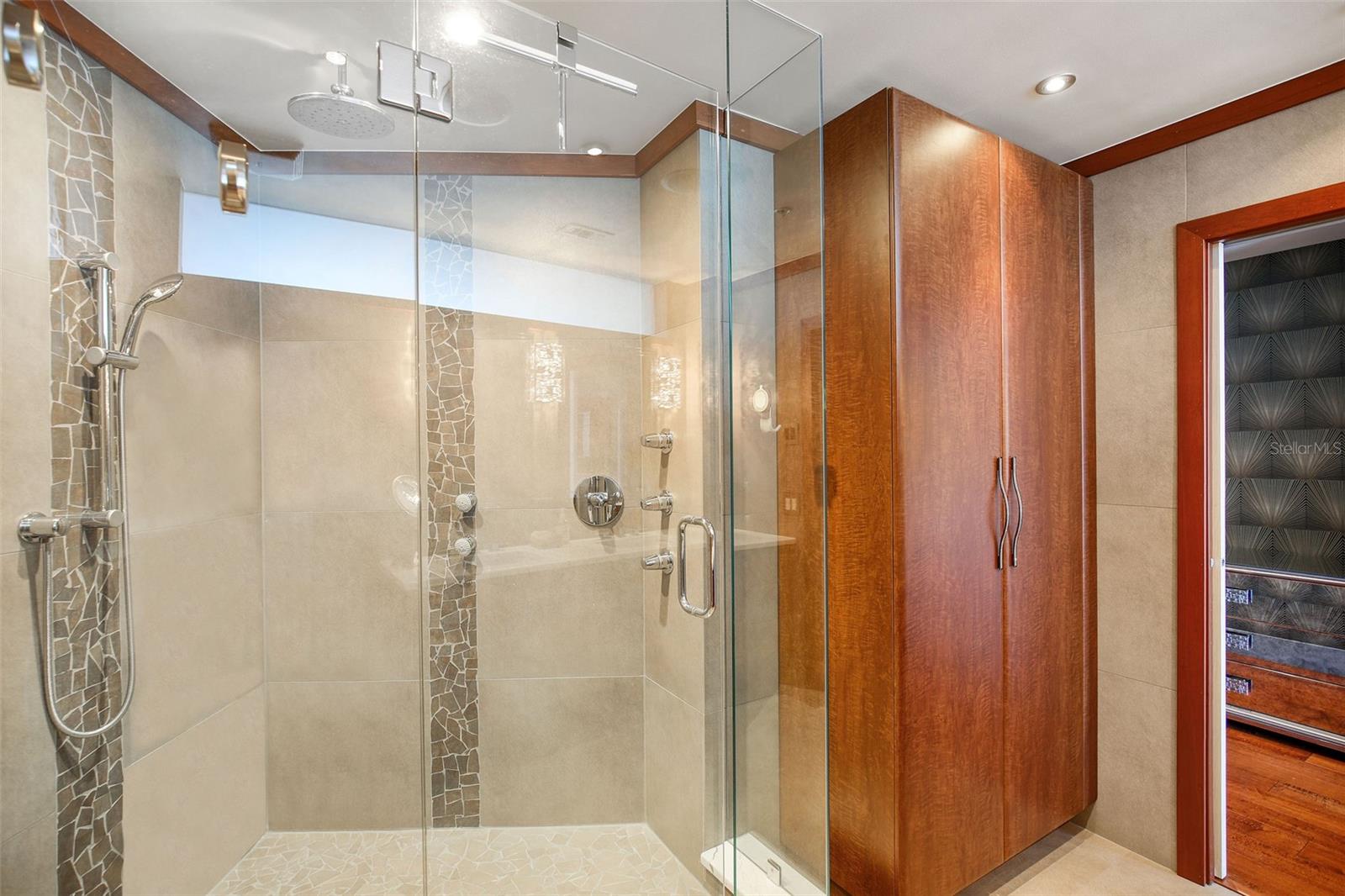 SIGNATURE PLACE CONDO - Residential