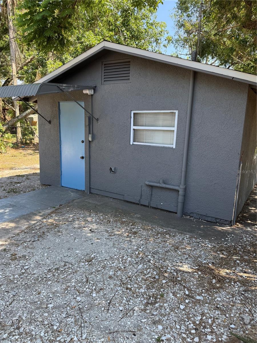 Available now! Rear studio near Ringling School/Sarasota Airport. Unit has been completely remodeled. Parking space available at the front of the main home. A short walk or drive to 41 and very close to the University corridor. Local Walmart is a 5 minute walk.
Super Target is a short drive away directly across from the UTC Mall, plenty of shopping and eateries at your finger tips.
Benderson Park also a short drive great amenities there to take advantage of for daily exercise!
Call today to schedule your showing.