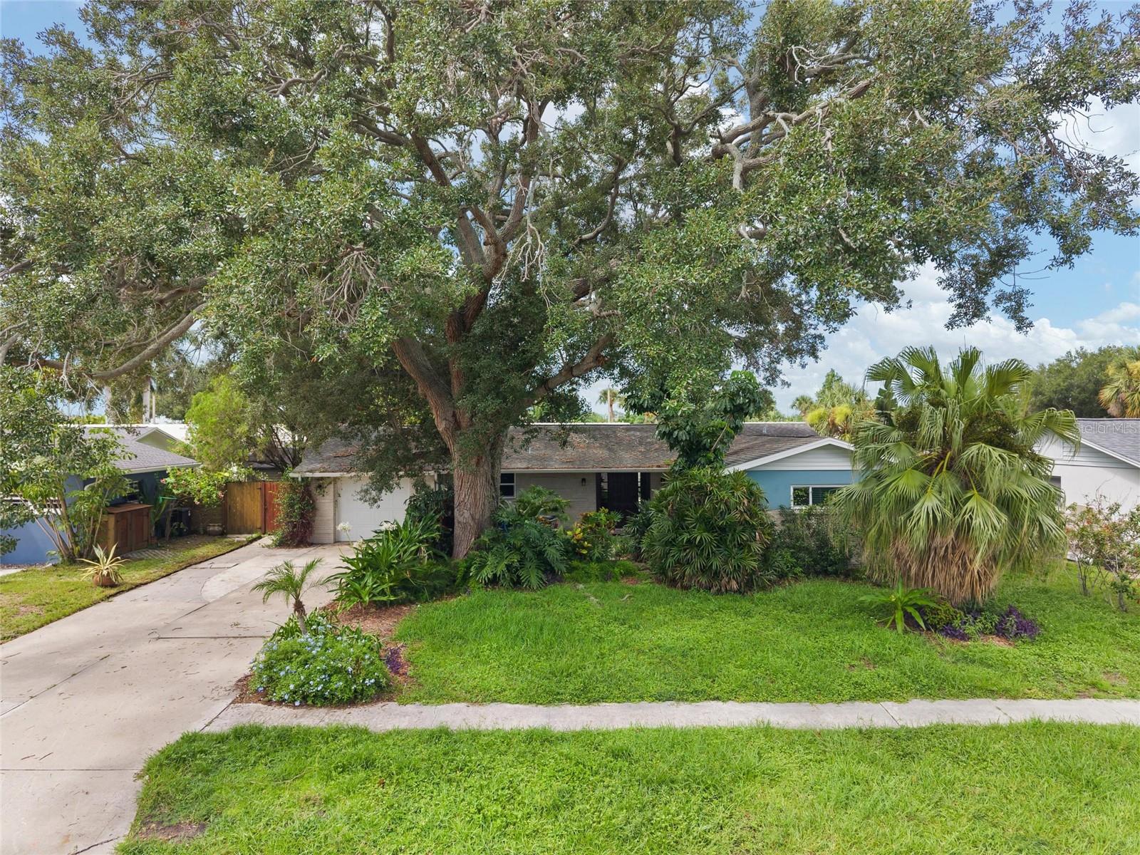 8404 FLAGSTONE DRIVE