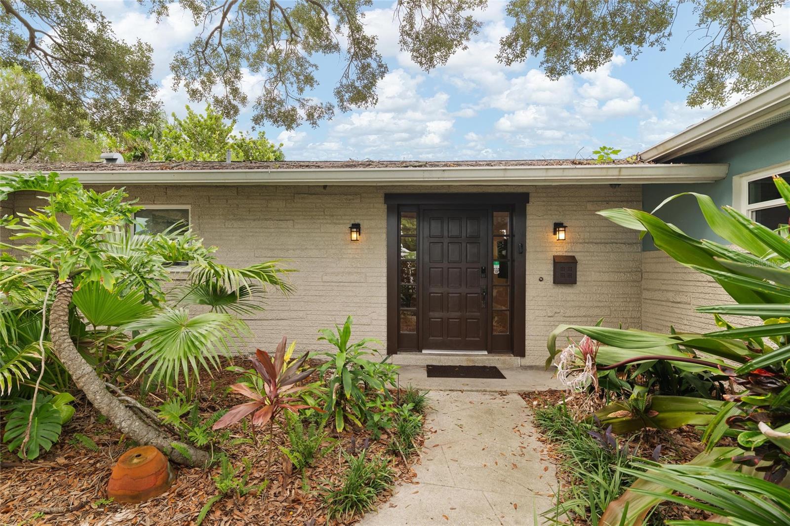 8404 FLAGSTONE DRIVE