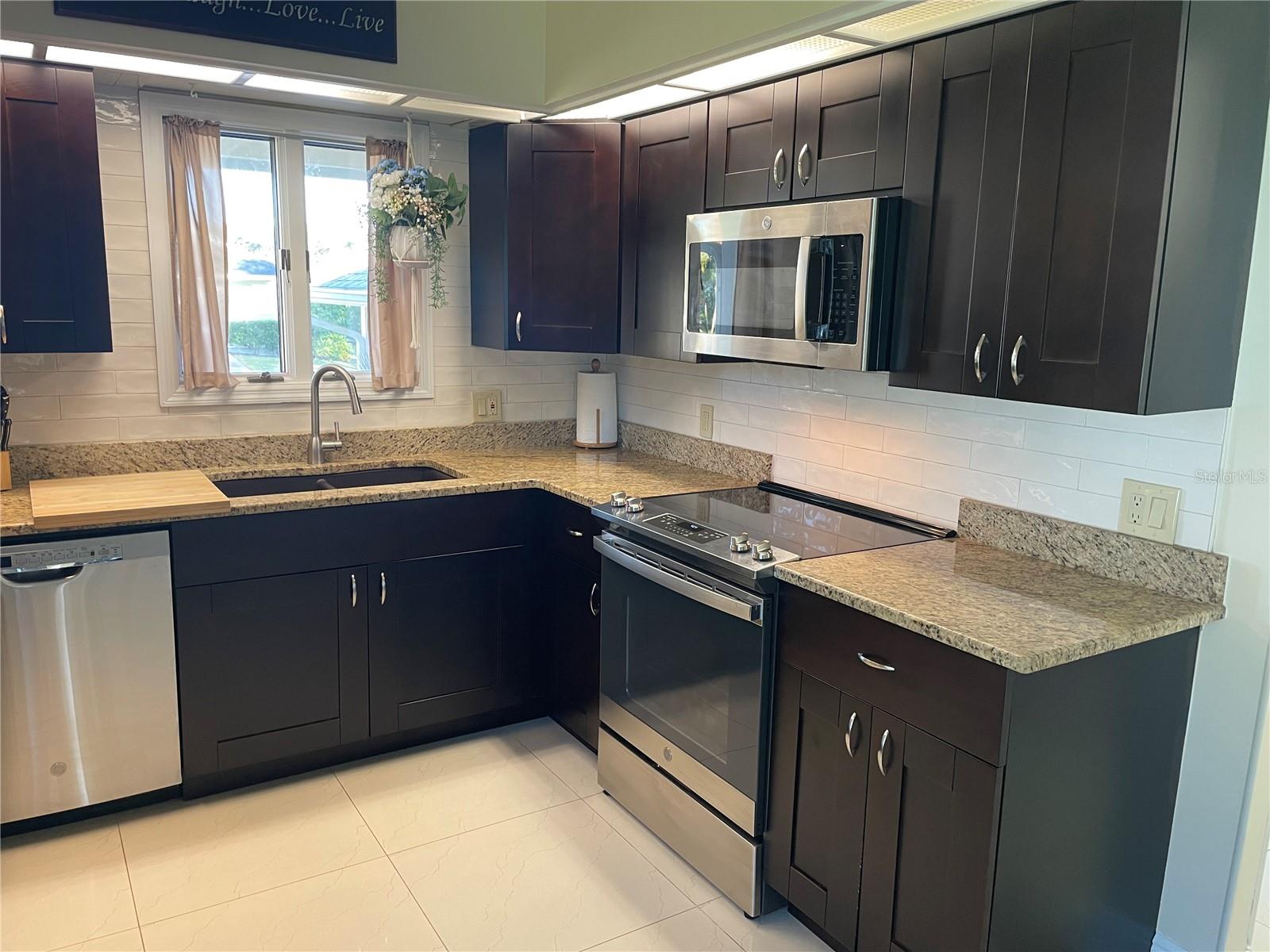 POINTE ALEXIS SOUTH - Residential