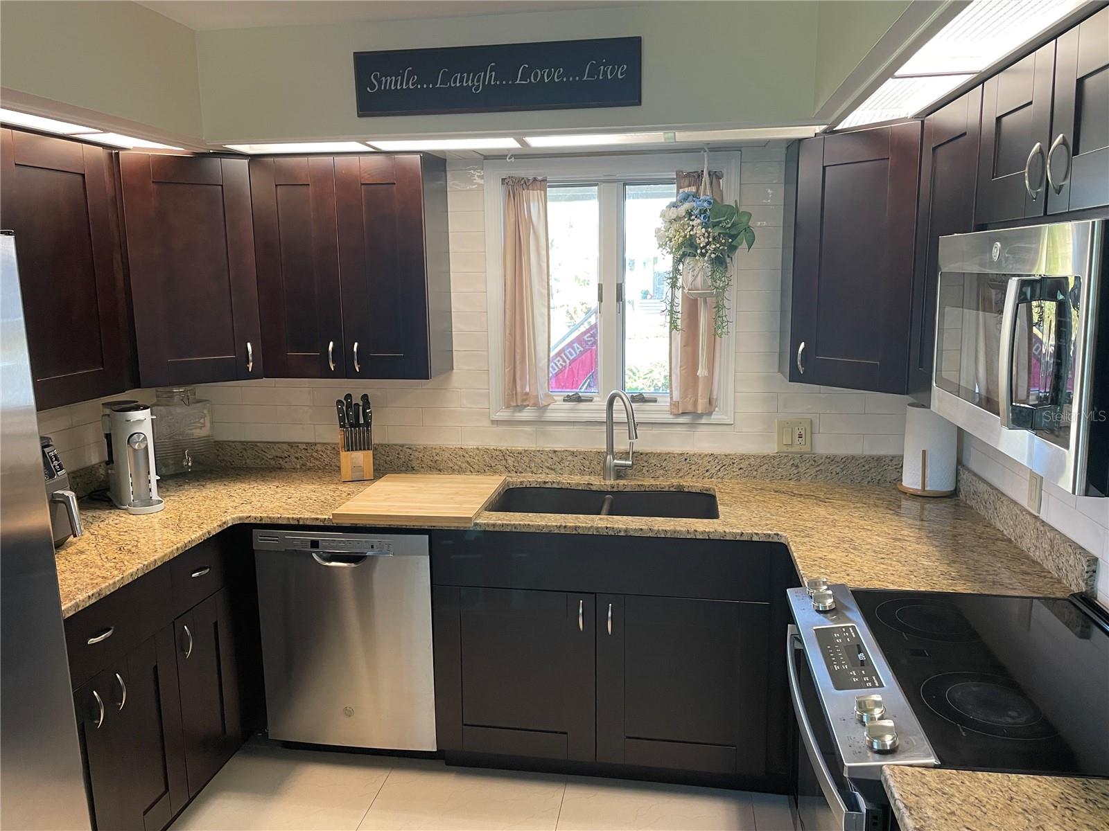 POINTE ALEXIS SOUTH - Residential