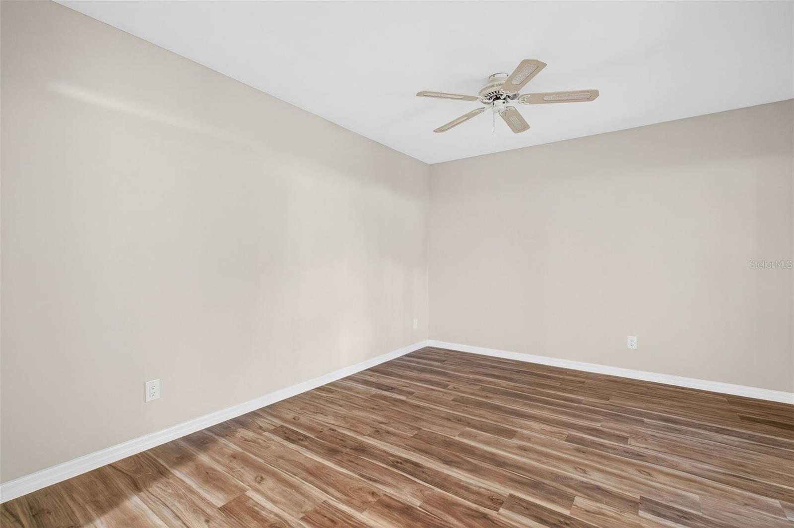 NEWPORT GLEN CONDO PH 01 - Residential