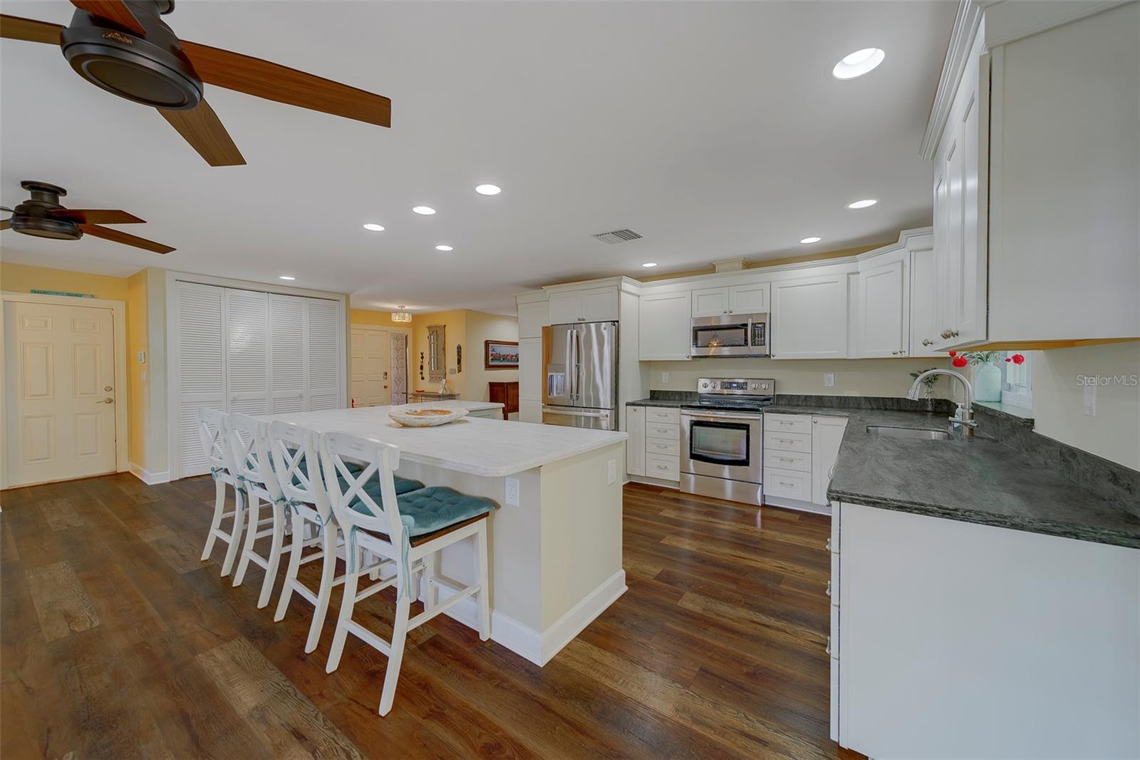 IMPERIAL POINT - Residential