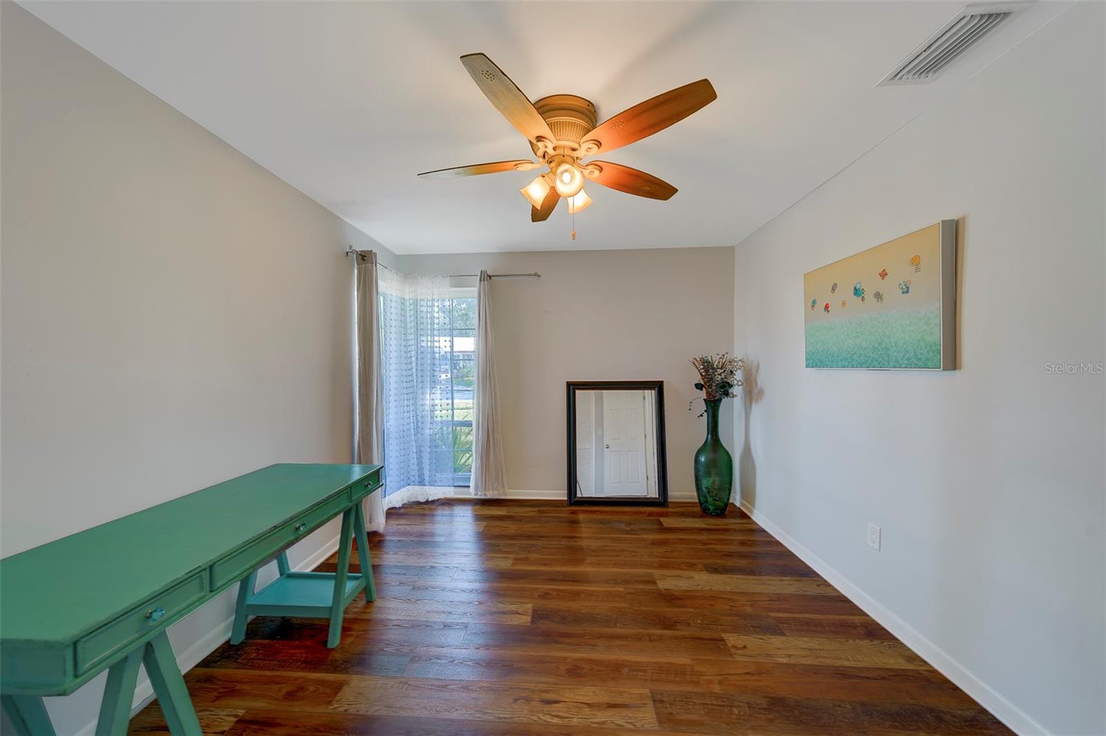 IMPERIAL POINT - Residential