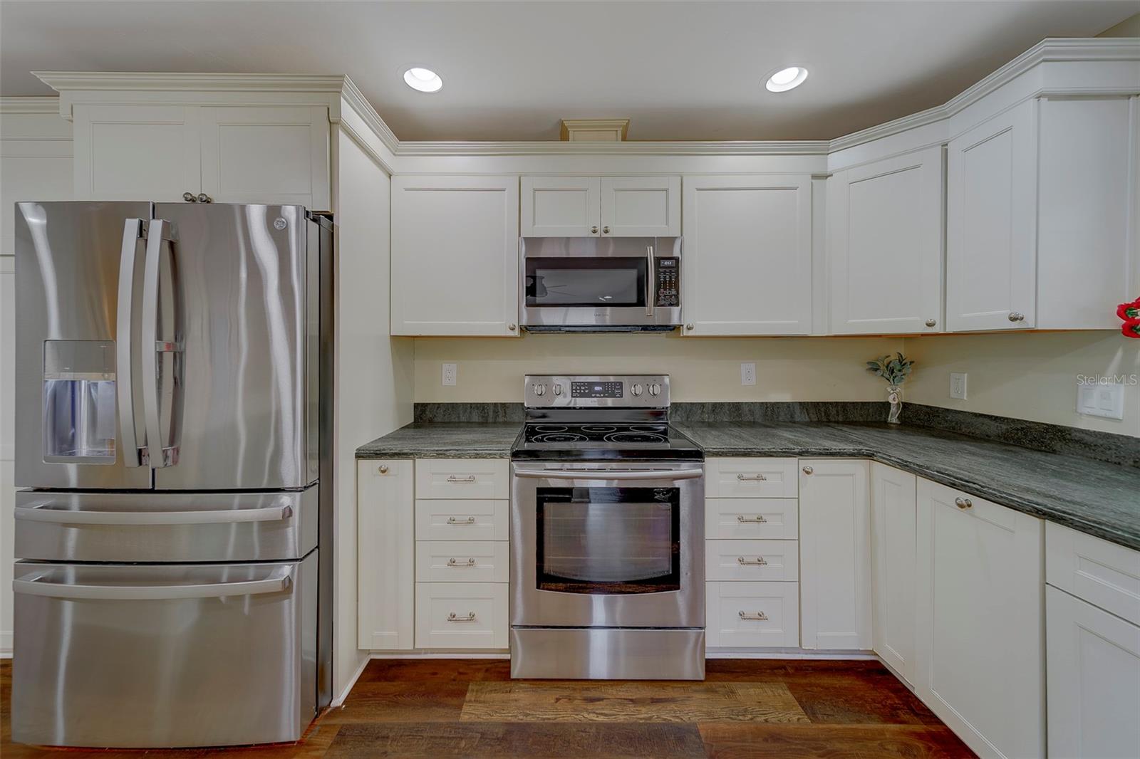 IMPERIAL POINT - Residential