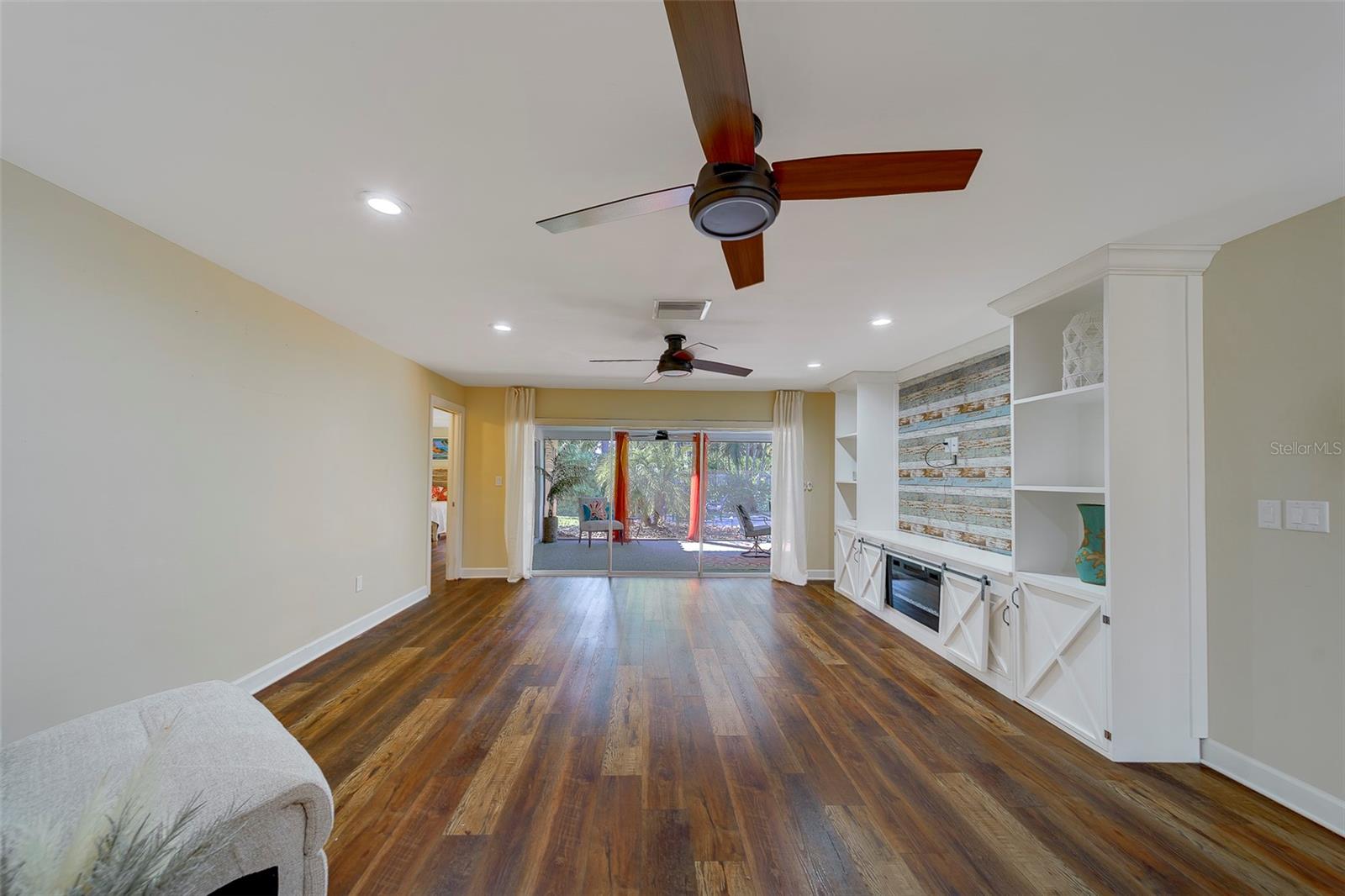 IMPERIAL POINT - Residential