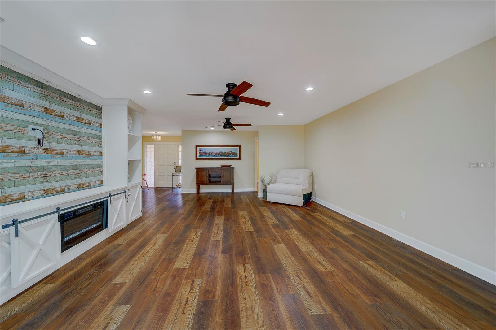 IMPERIAL POINT - Residential