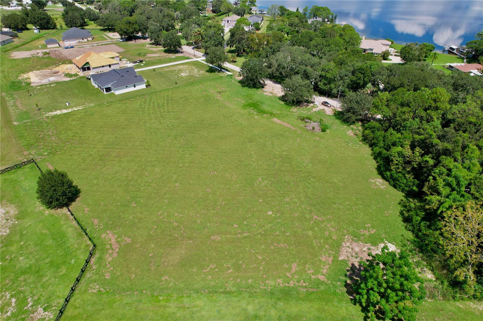 SLOEWOOD MANOR - Land