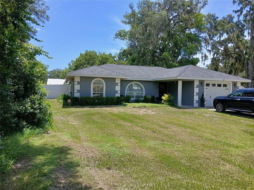 Downtown bushnell. Walk to the store. Over 1/4 acre.. new vinyl fence for huge back yard. Few more houses on this rd, u won't feel jam packed. Flowing floor plan. From the big, spacious Great room upon entry , u would think this home was much bigger than it is. Grt rm opening to dining area, from there to kitchen with bar. Mst bedroom on one side w/bath. 2 bedrooms and bath on other. Man what a bkyd.. ur kids will luv it. Storage shed. Plenty of room for those summer cookouts. Sgl car grg, wide driveway to easily pk cpl cars. Stove, microwave, dishwasher all newer, & hot water htr. Roof new in jan.