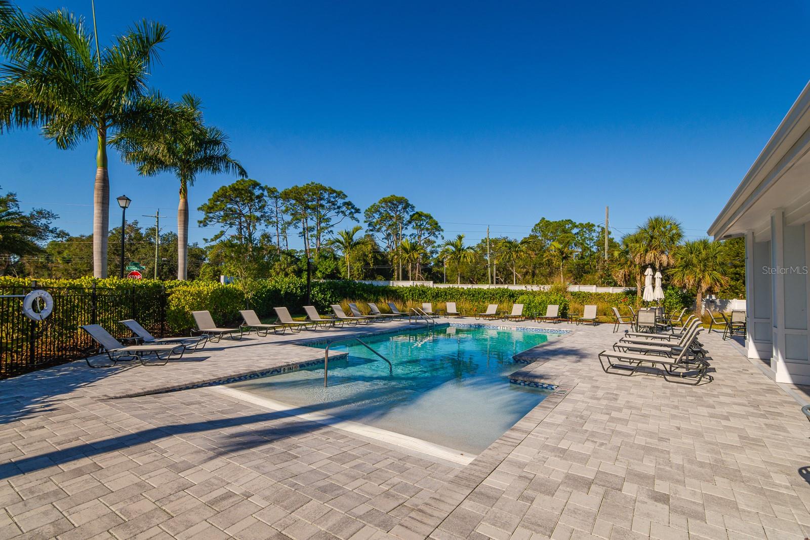 SIENNA PARK TWNHMS/UNIVERSITY - Residential