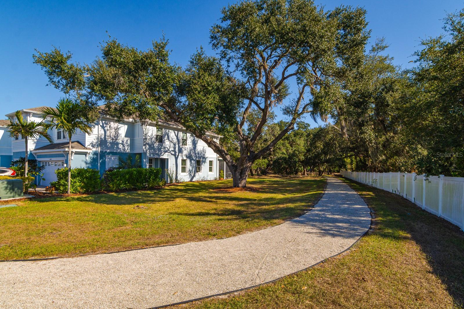 SIENNA PARK TWNHMS/UNIVERSITY - Residential