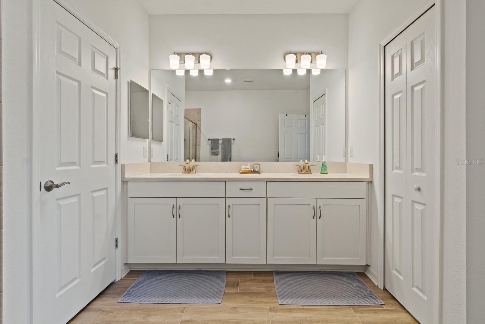 SIENNA PARK TWNHMS/UNIVERSITY - Residential