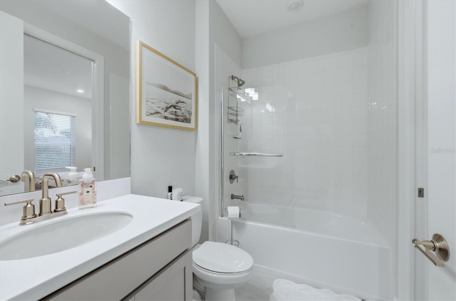 AZARIO ESPLANADE PH III SUBPH D - Residential