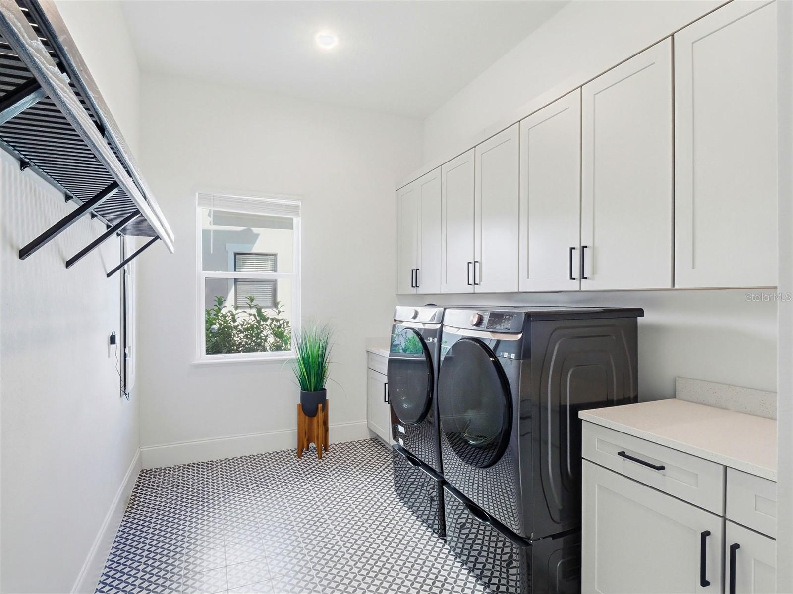 LAUREL POINTE PH 1 - Residential