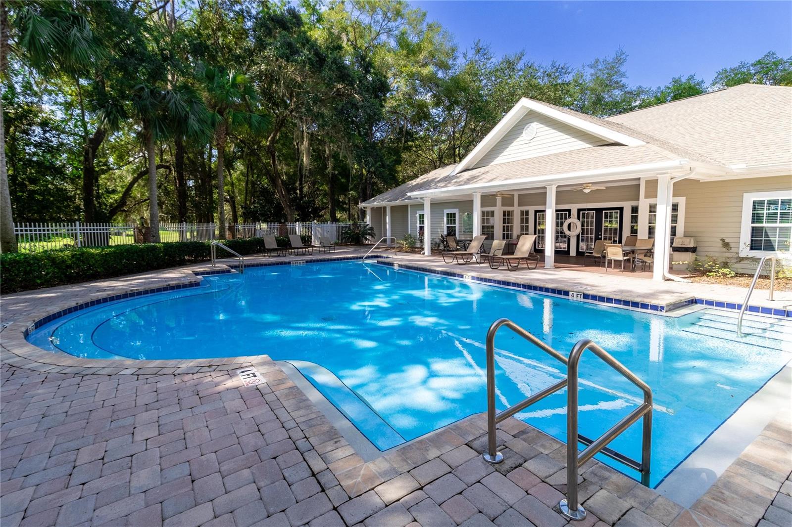 THE LINKS - Residential Lease