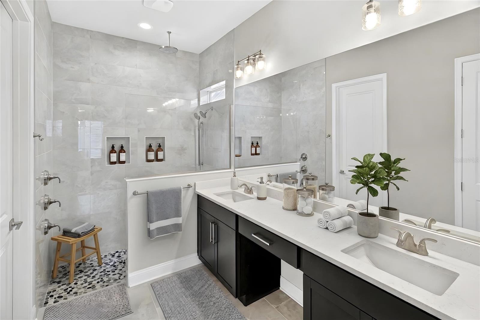 OAKMONT - Residential