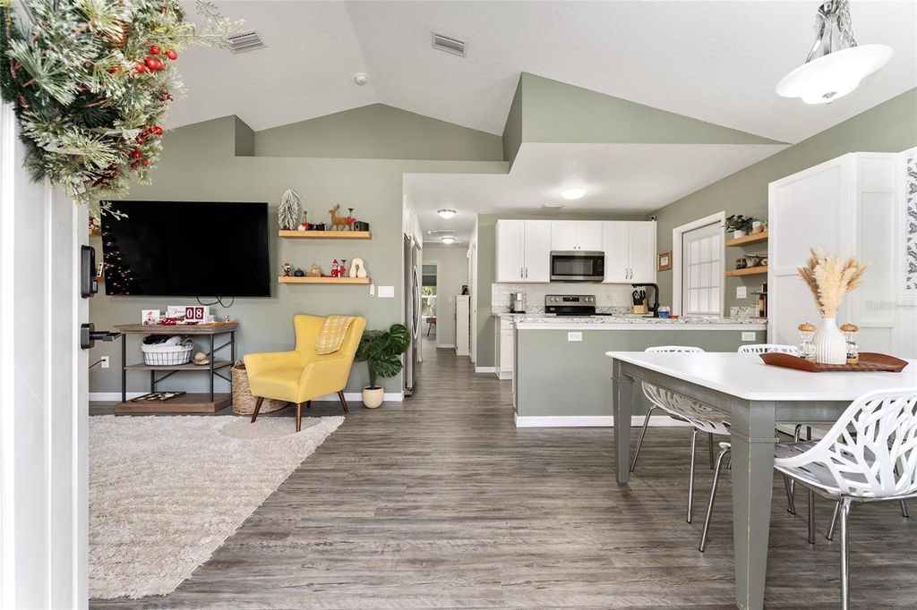 Photo of 7 Bay Court Pass, Ocklawaha, FL 32179 (MLS # OM715382)