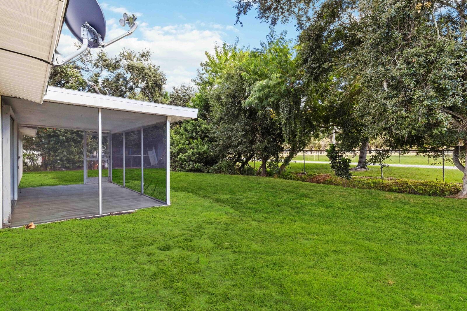 PALM LAKES - Residential Lease