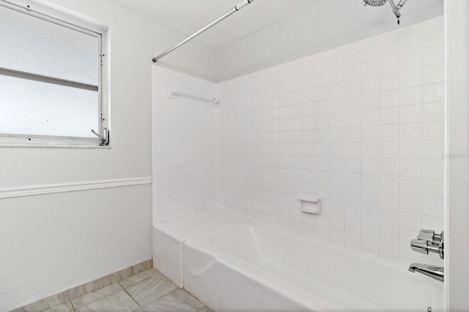 PALM LAKES - Residential Lease