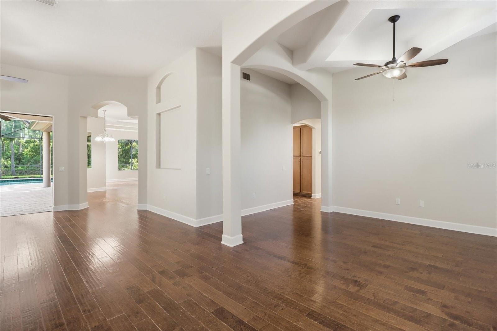 5902 HAMMOCK WOODS DRIVE