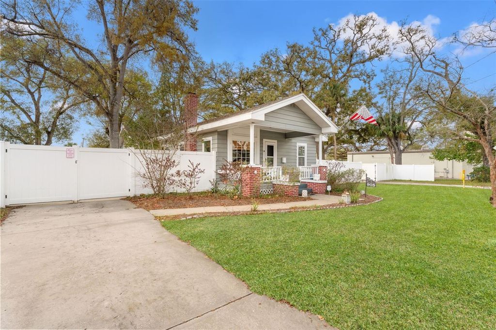 Photo of 905 E Hanna Avenue, Tampa, FL 33604 (MLS # TB8483426)