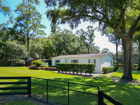 Photo of 8901 NW 137th Avenue, Morriston, FL 32668 (MLS # OM706556)