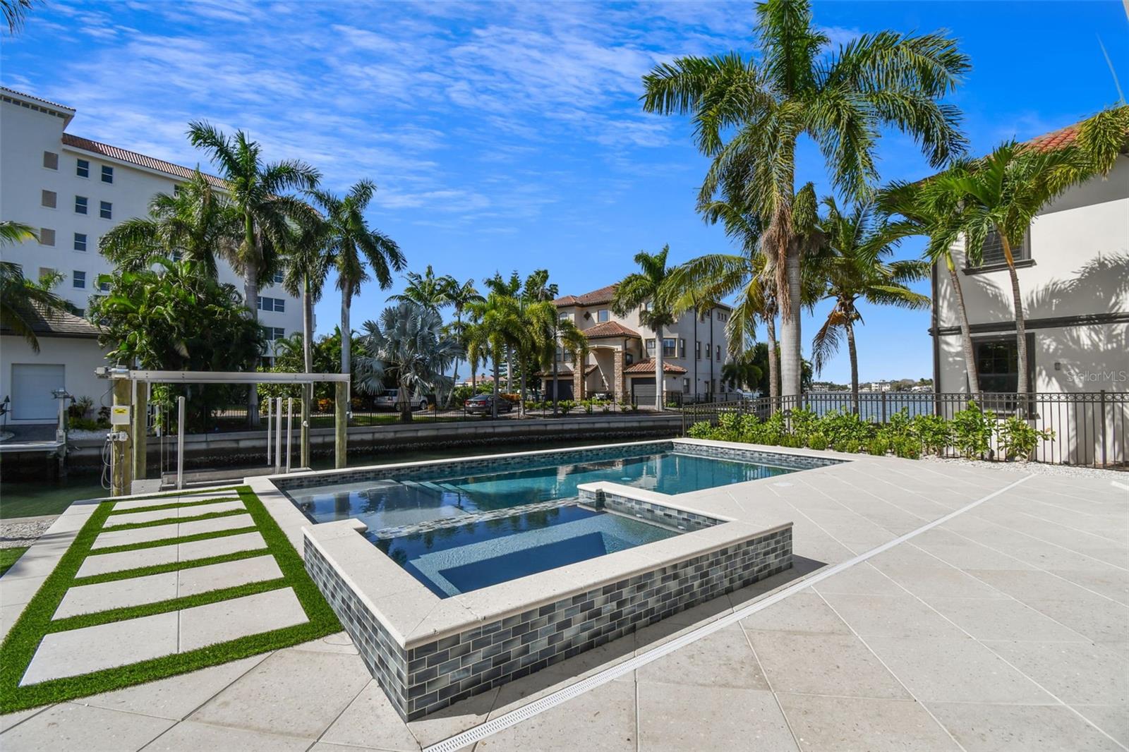 REDINGTON SHORES YACHT & TENNIS CLUB - Residential