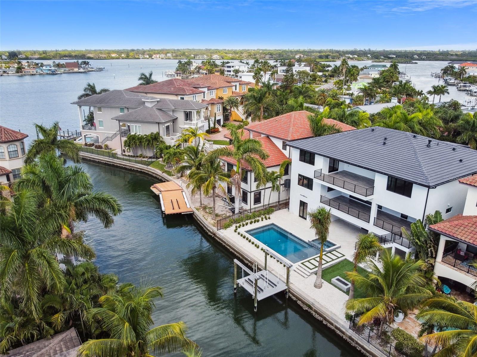 REDINGTON SHORES YACHT & TENNIS CLUB - Residential