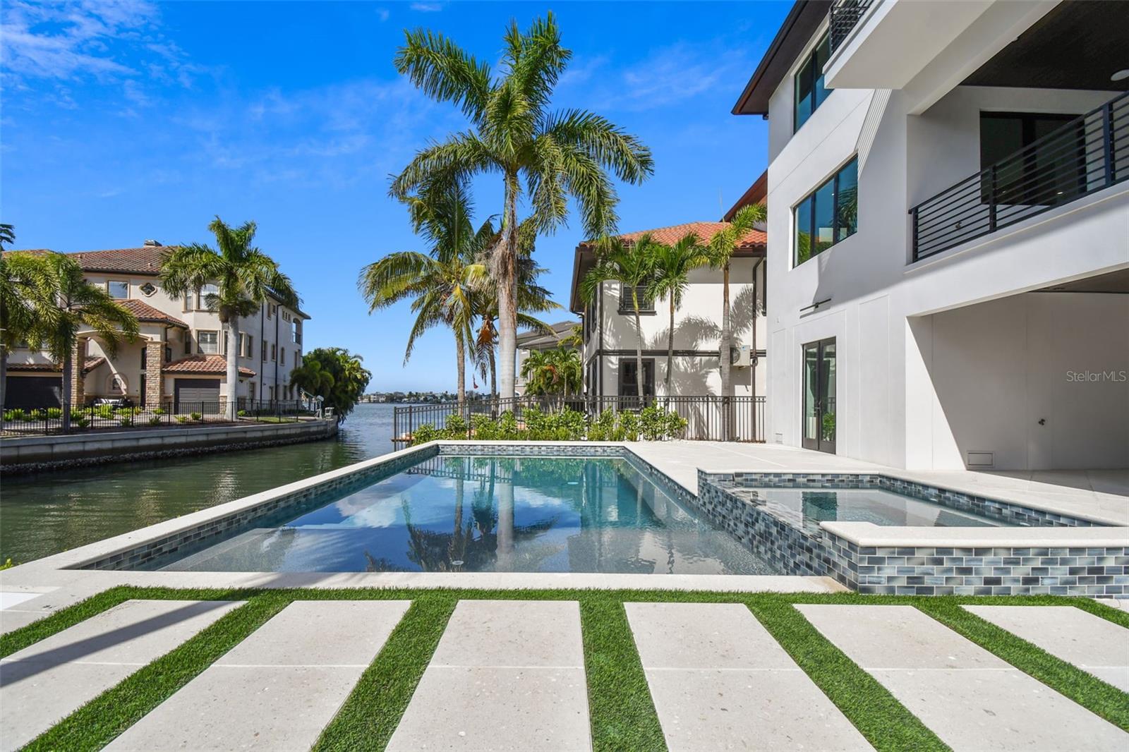 REDINGTON SHORES YACHT & TENNIS CLUB - Residential