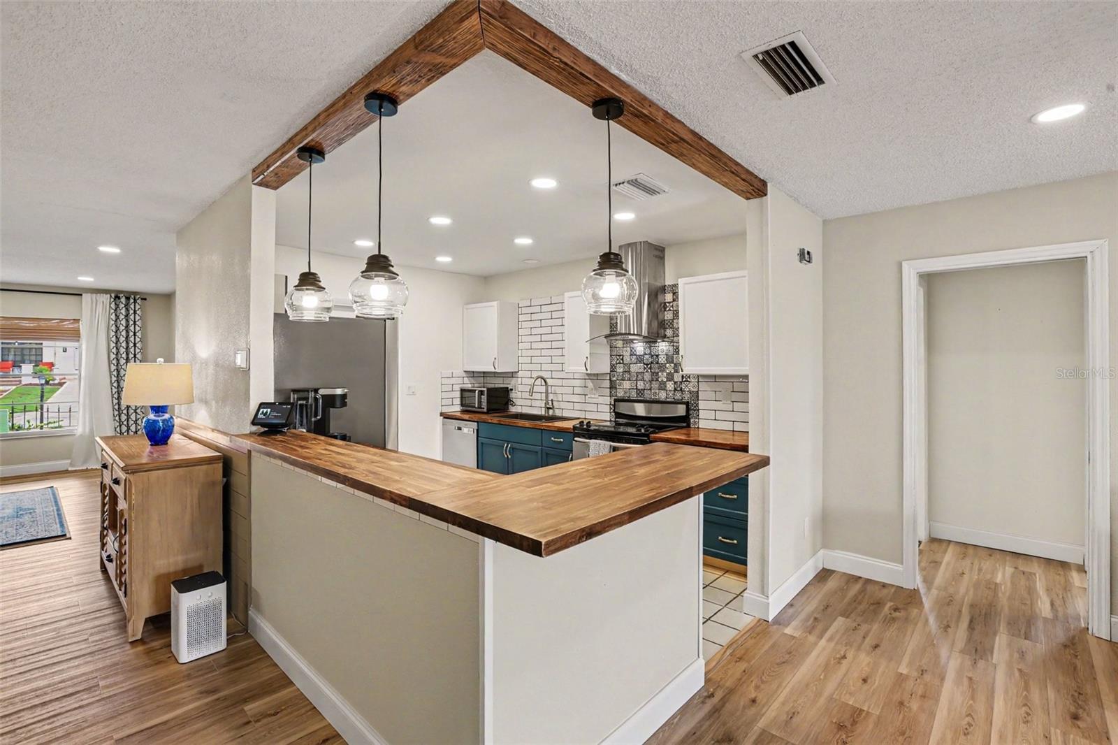 385 CLUB MANOR DRIVE