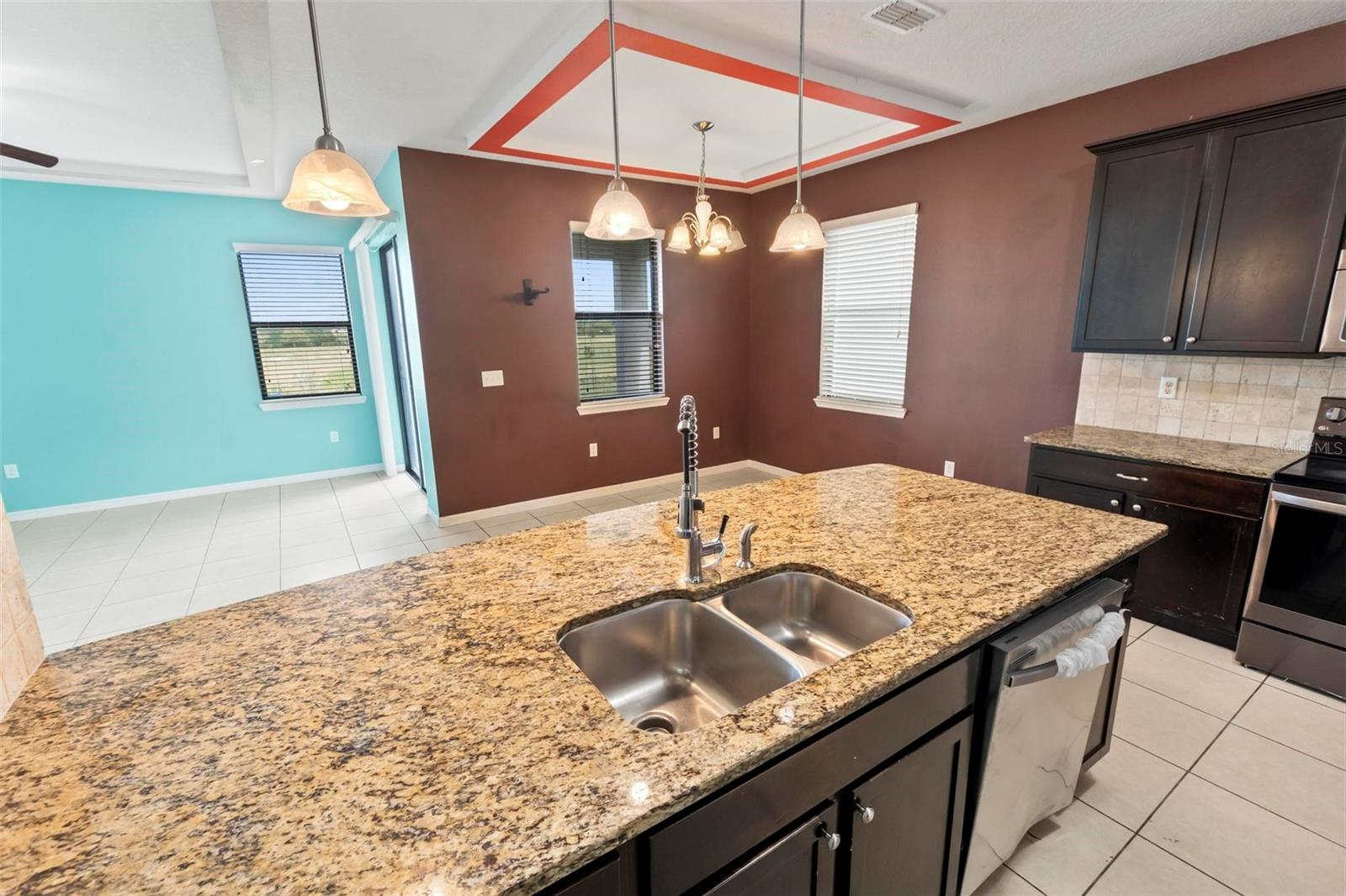 CRESTRIDGE AT ESTATES - Residential Lease