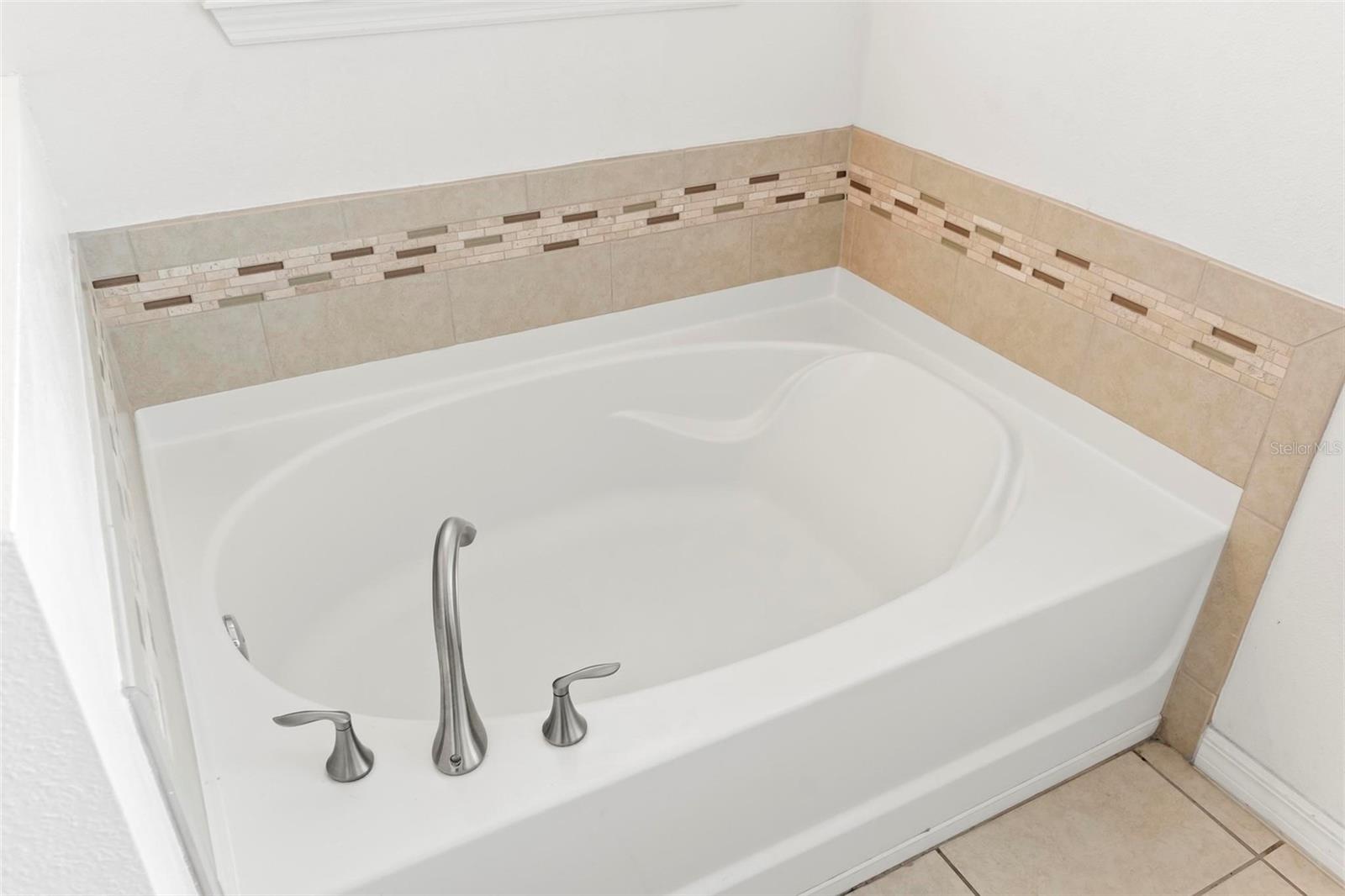 CRESTRIDGE AT ESTATES - Residential Lease