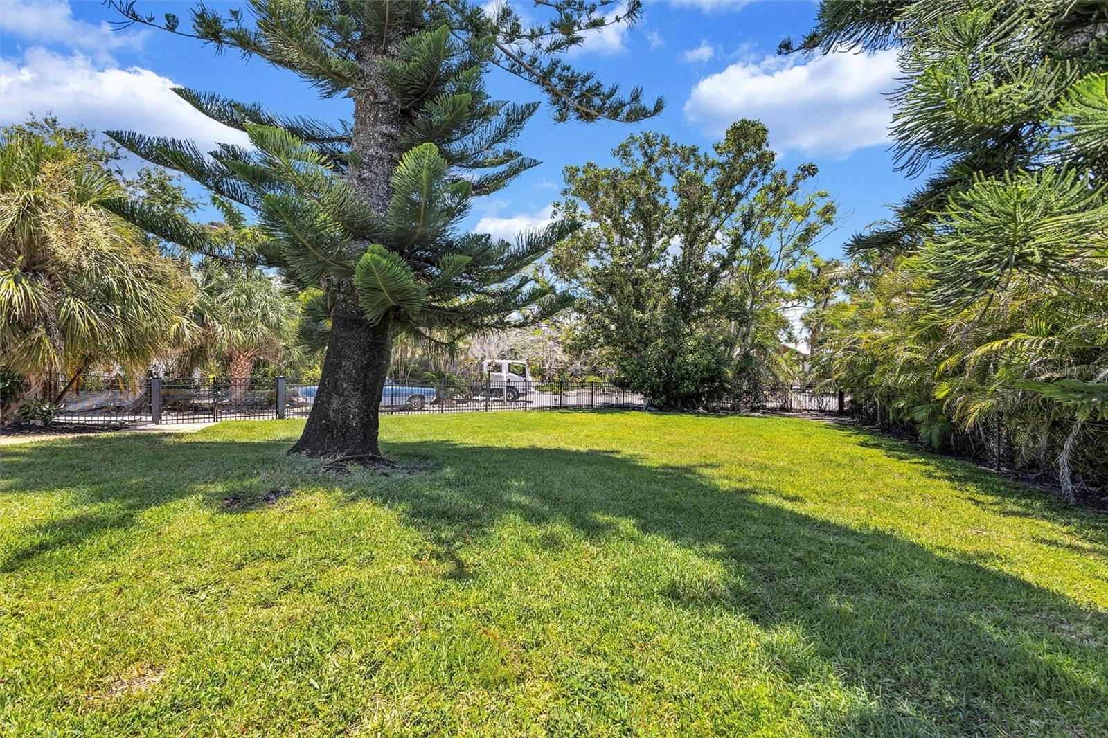 PRINCES GATE - Residential