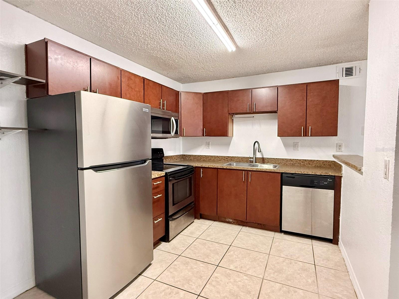 GLENDALE VILLAS A CONDO - Residential