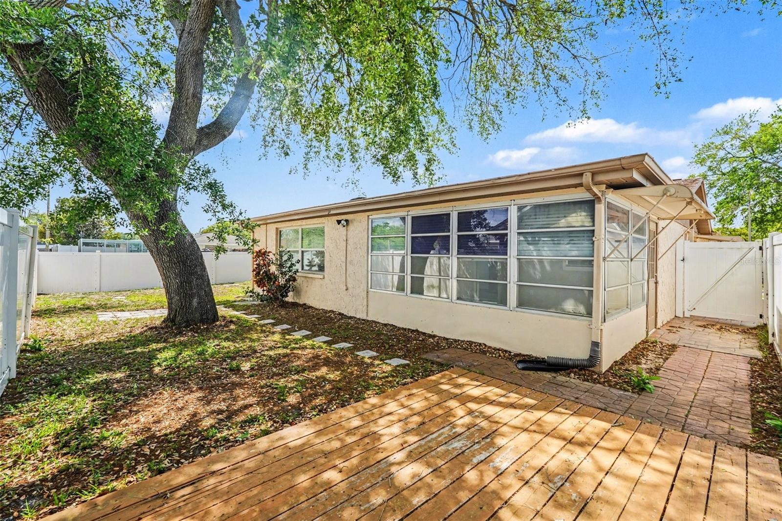 EMBASSY HILLS - Residential