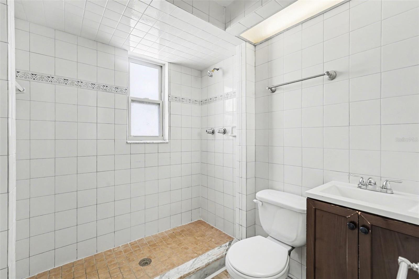 EMBASSY HILLS - Residential