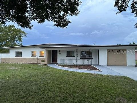 Photo of 5402 Kingswood Drive, Orlando, FL 32810 (MLS # S5131153) Photo of 5402 Kingswood Drive, Orlando, FL 32810 (MLS # S5131153)