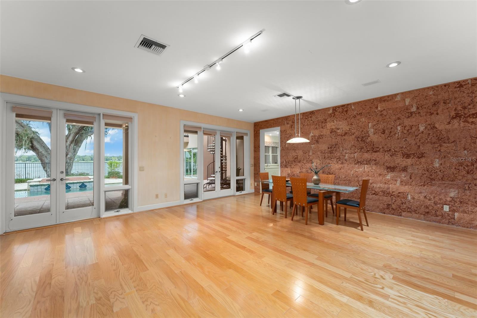 ISLEWORTH - Residential