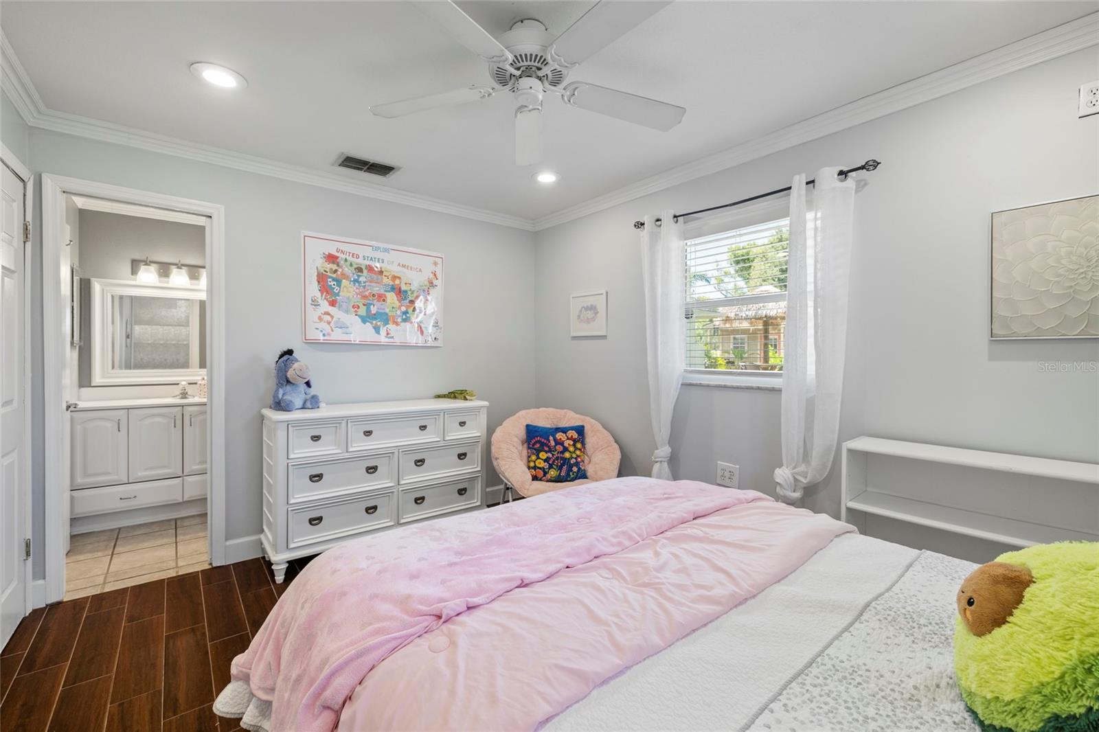 CHATEAU ESTATES - Residential