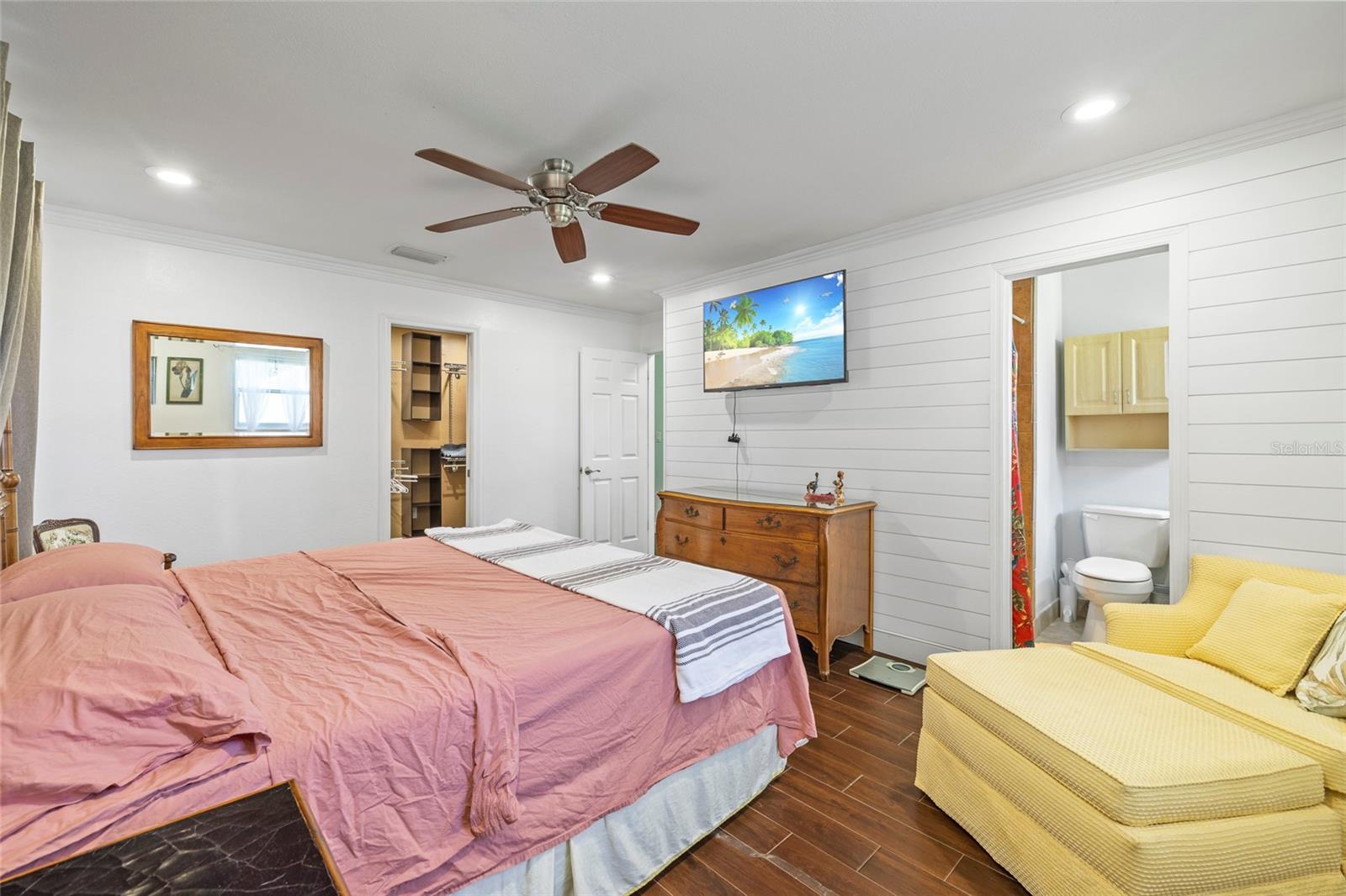 CHATEAU ESTATES - Residential