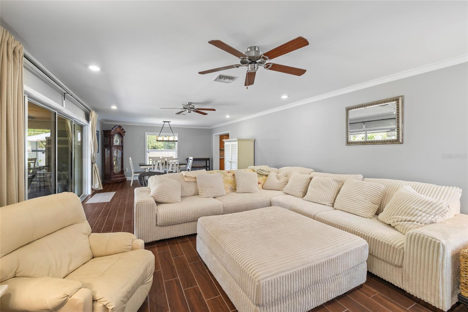 CHATEAU ESTATES - Residential